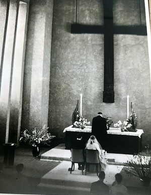 Hochzeit 1958. Im Hintergrund das 